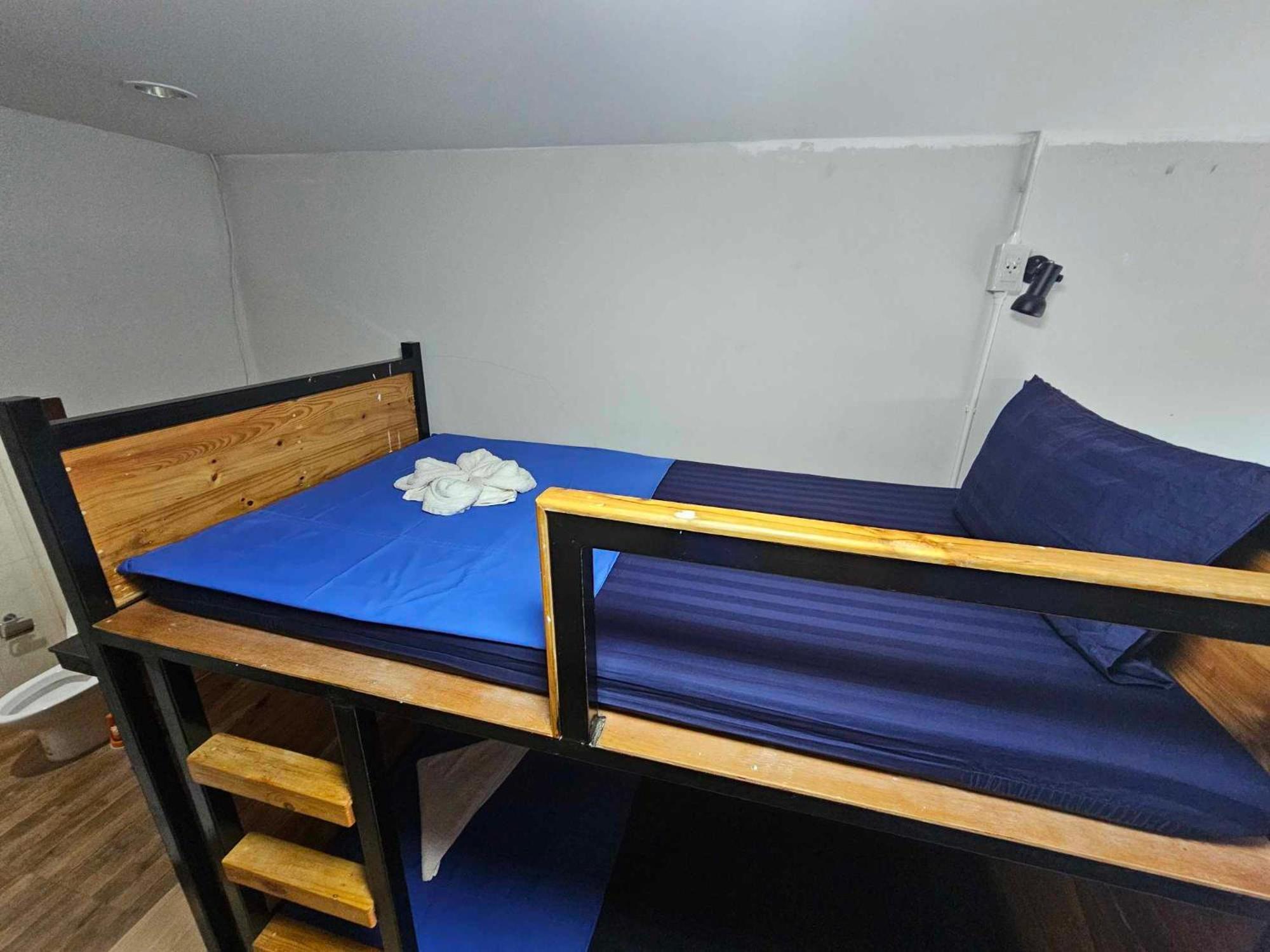 Eq Hostel Thong Sala Extérieur photo