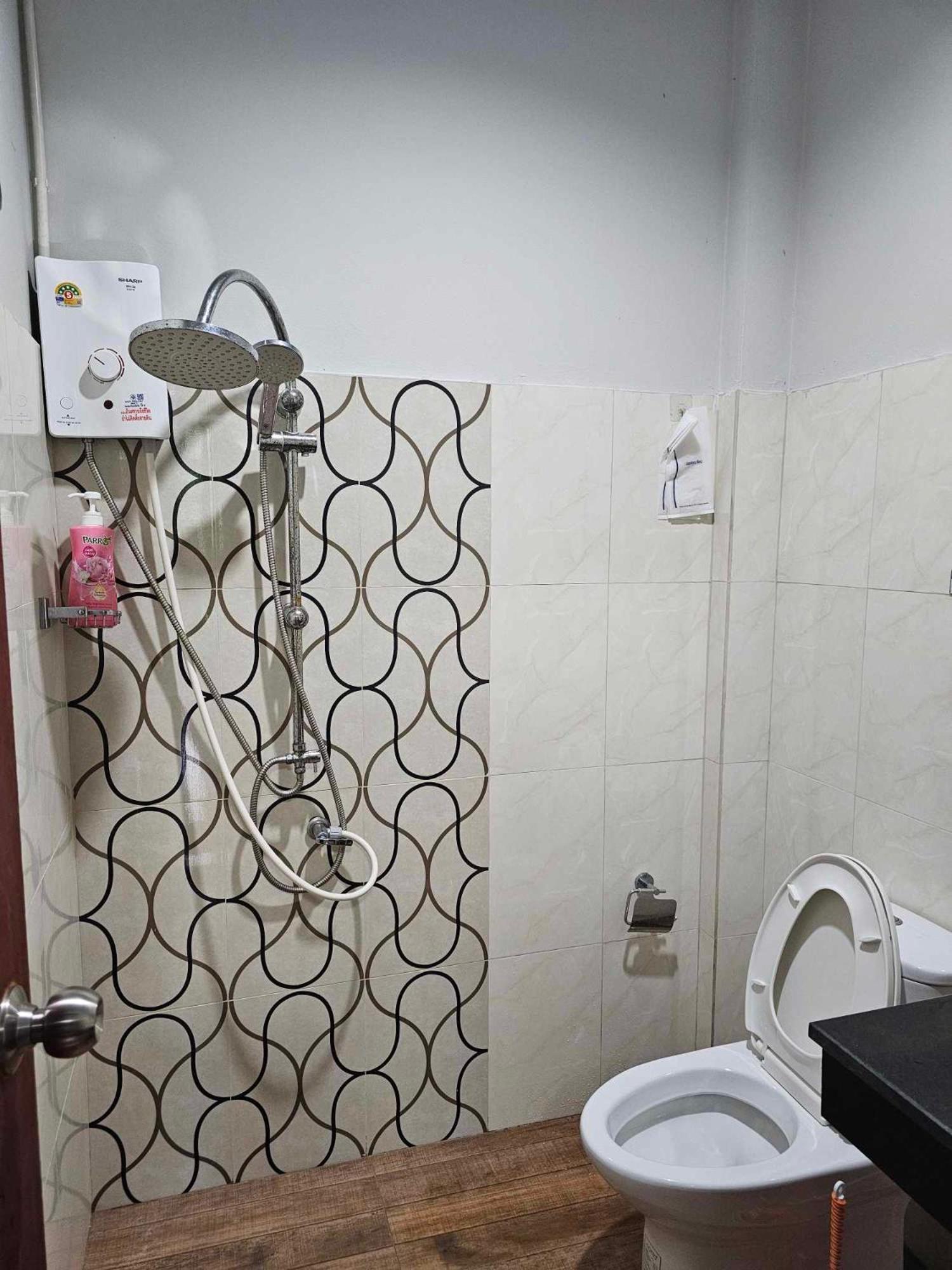 Eq Hostel Thong Sala Extérieur photo