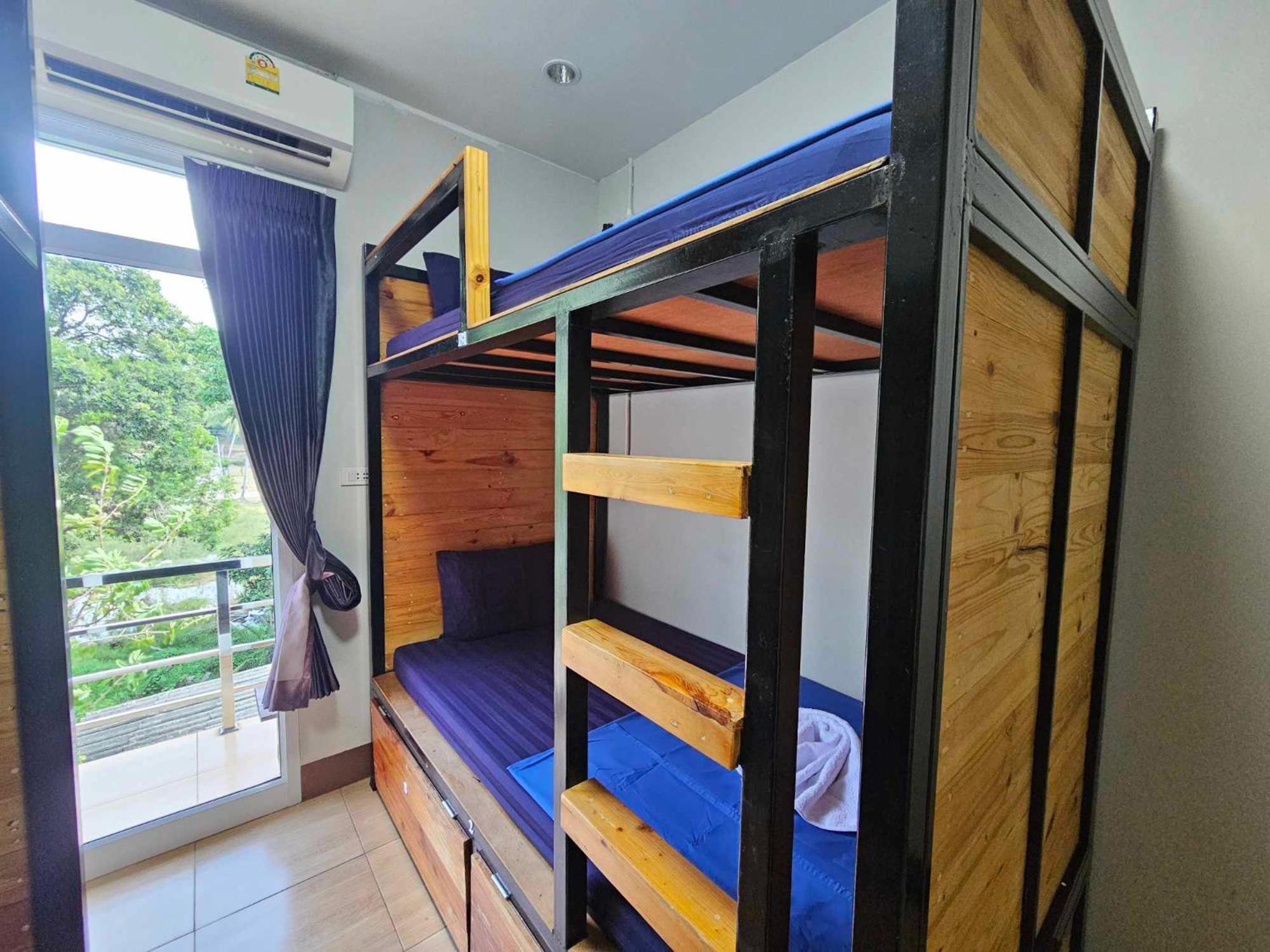 Eq Hostel Thong Sala Extérieur photo
