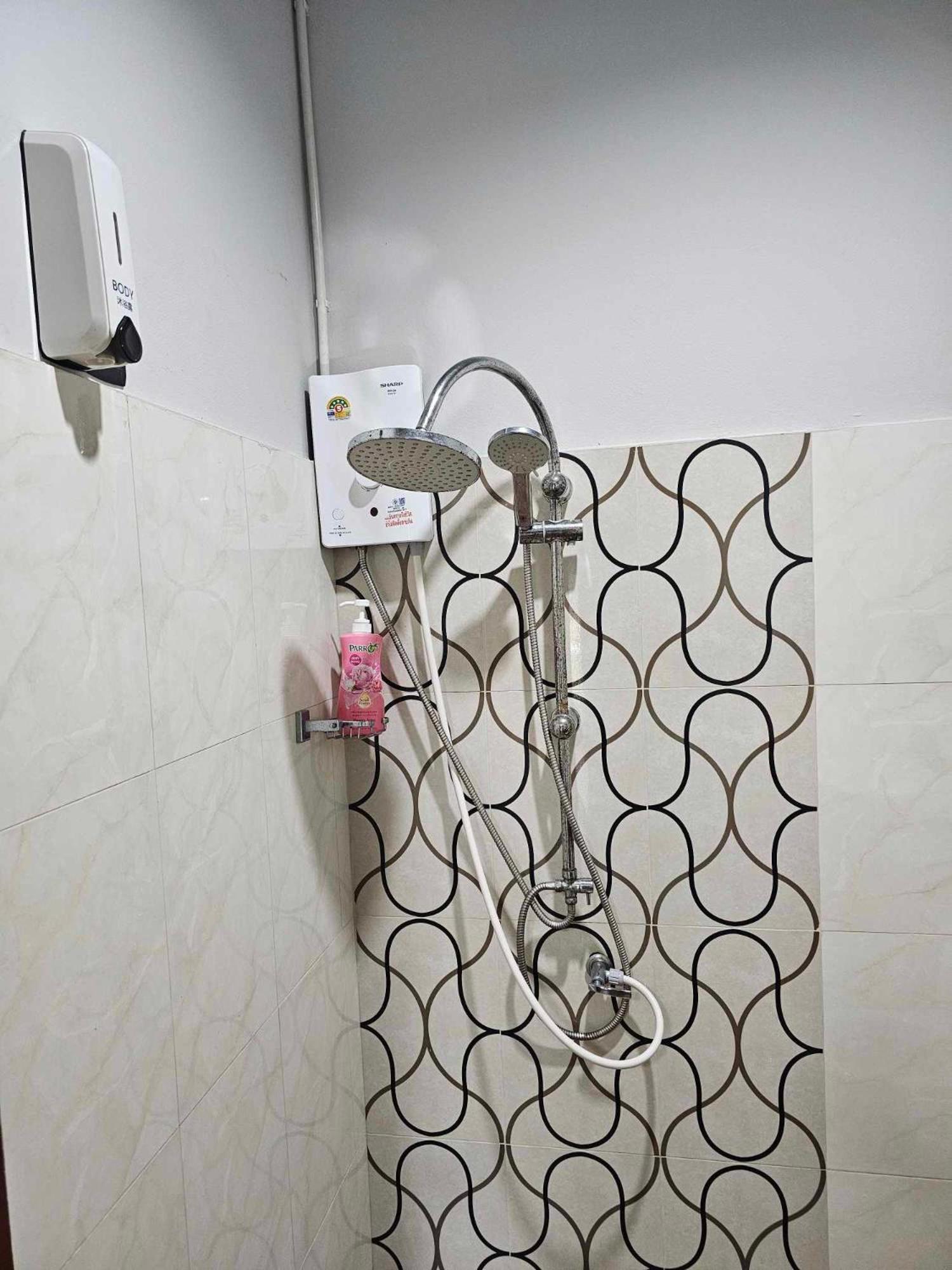 Eq Hostel Thong Sala Extérieur photo