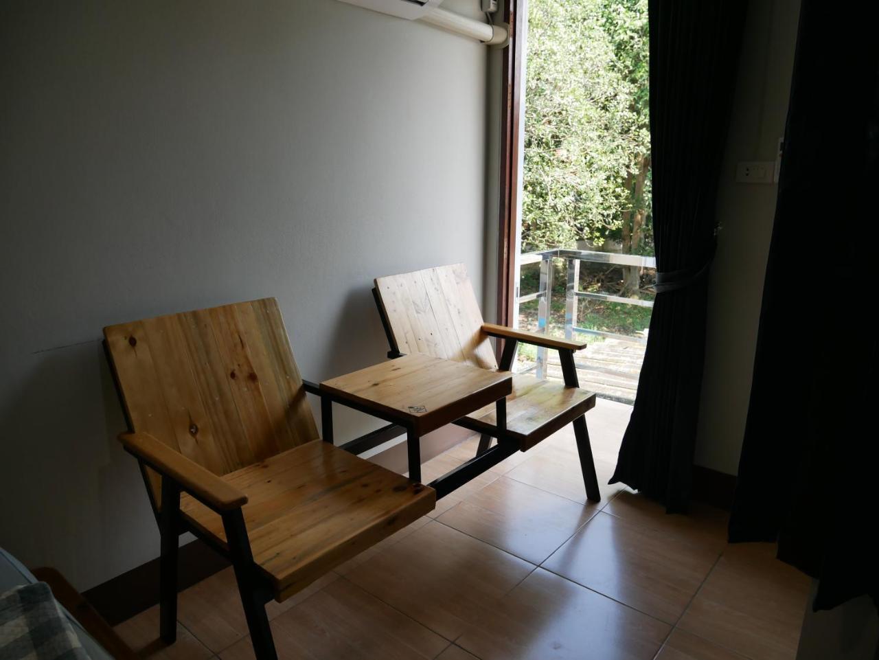 Eq Hostel Thong Sala Extérieur photo