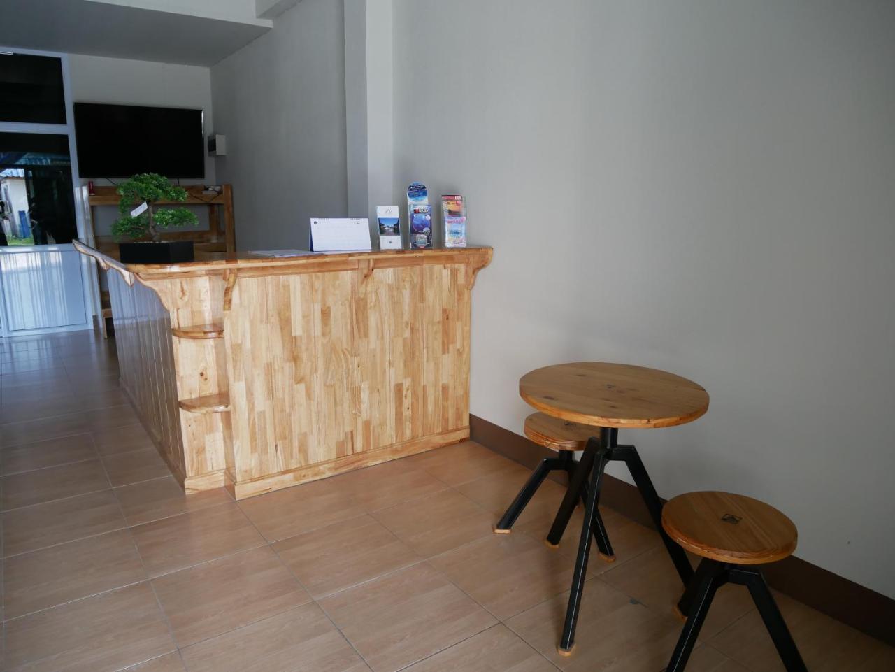 Eq Hostel Thong Sala Extérieur photo